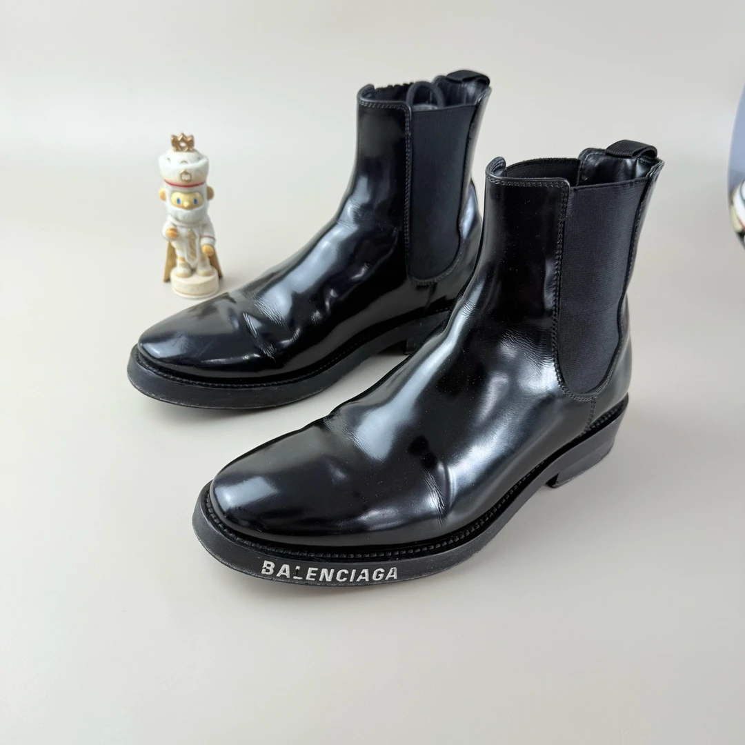 99新 Balenciaga/巴黎世家 纯黑字母印花切尔西靴 37码 YLP3272