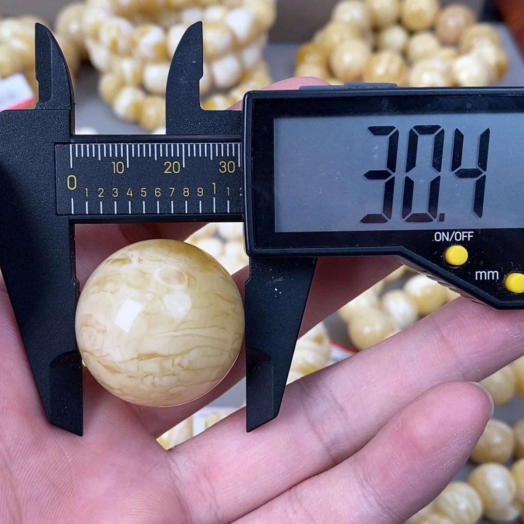 蜜蜡未镶嵌珠宝奇石