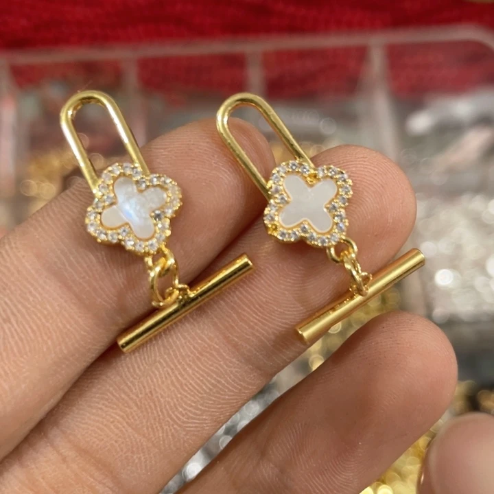 贝壳非金属2个四叶草ot扣