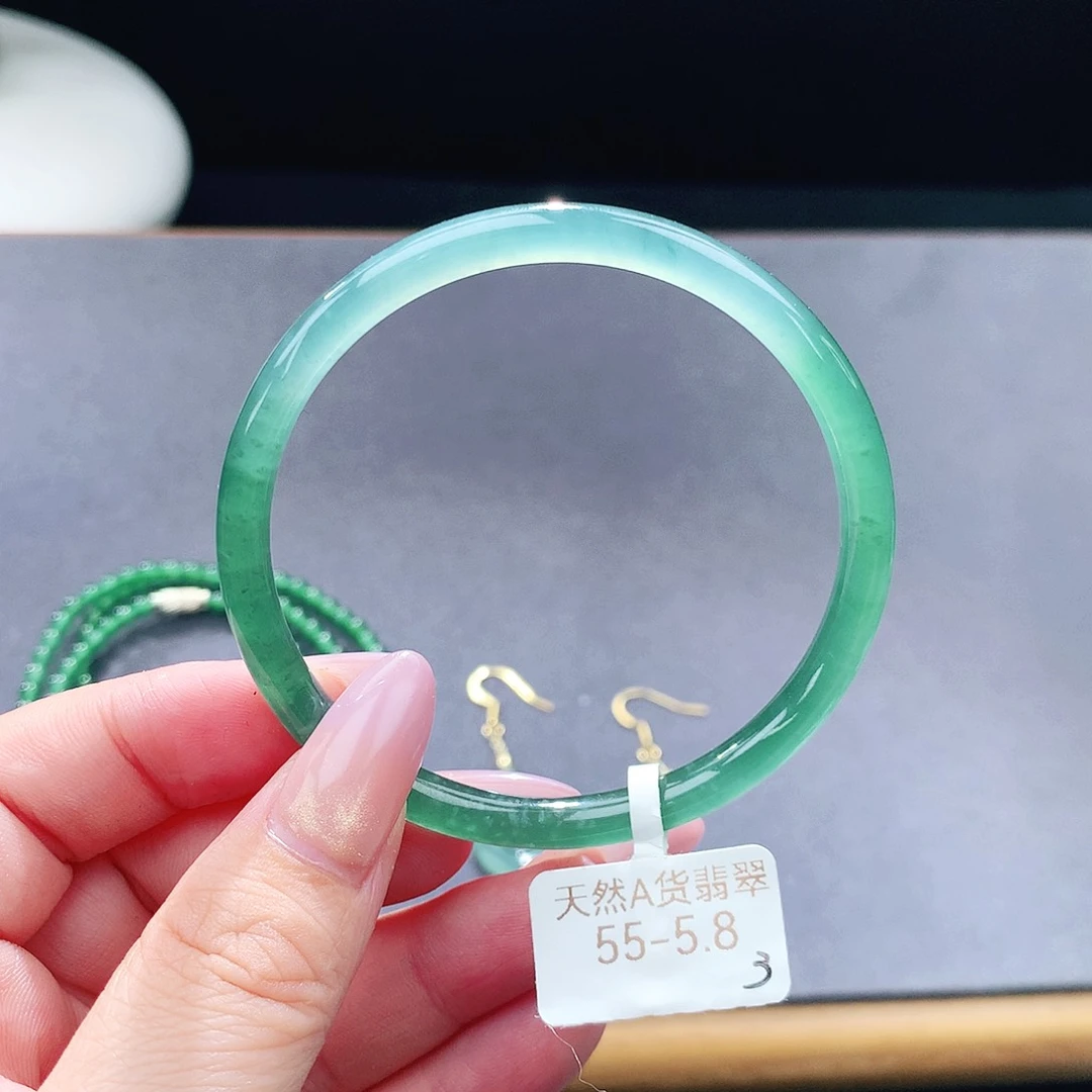 未镶嵌手镯（圆镯）翡翠