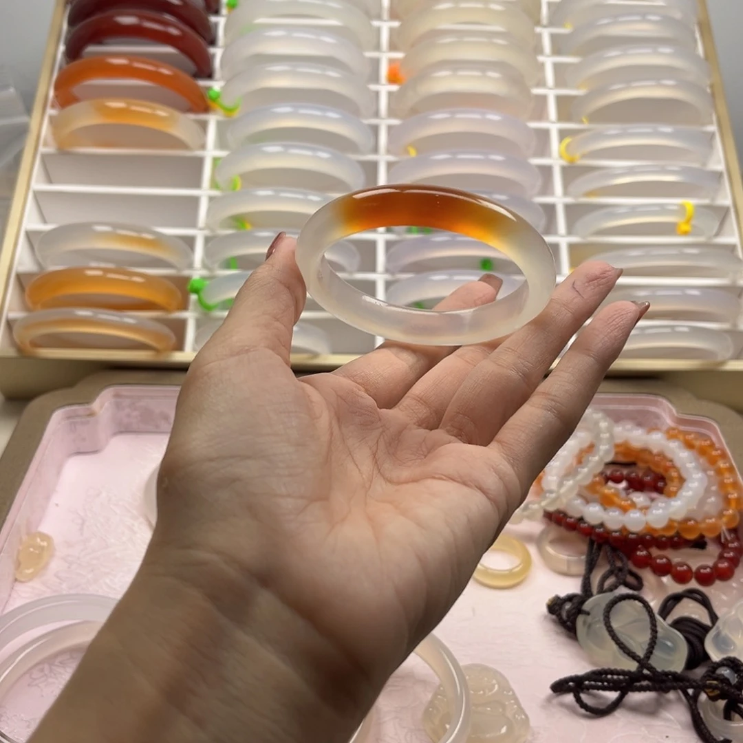 快***0玛瑙/玉髓手镯未镶嵌