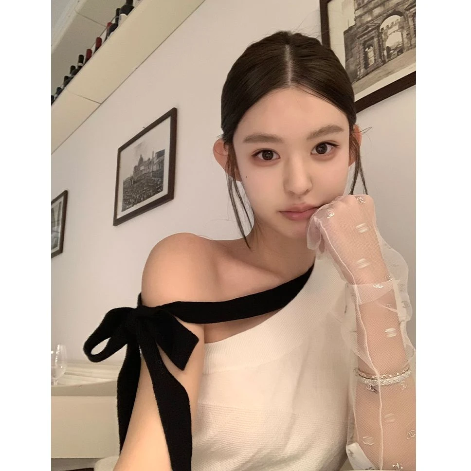 「vtg娇俏必杀技」羊毛混纺 多种系带法斜肩中古小香针织上衣