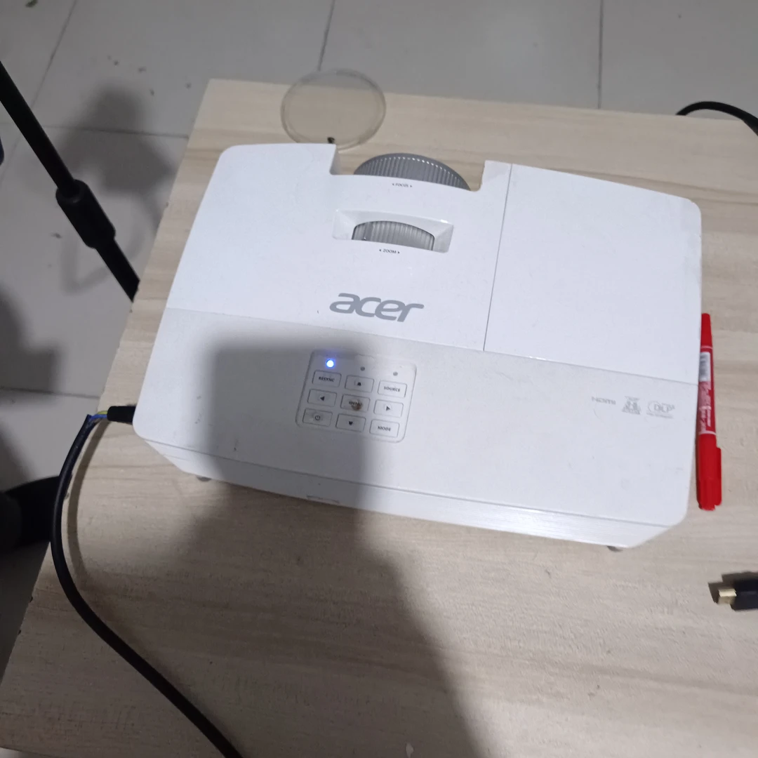 8新  二手宏基投影仪运费自理