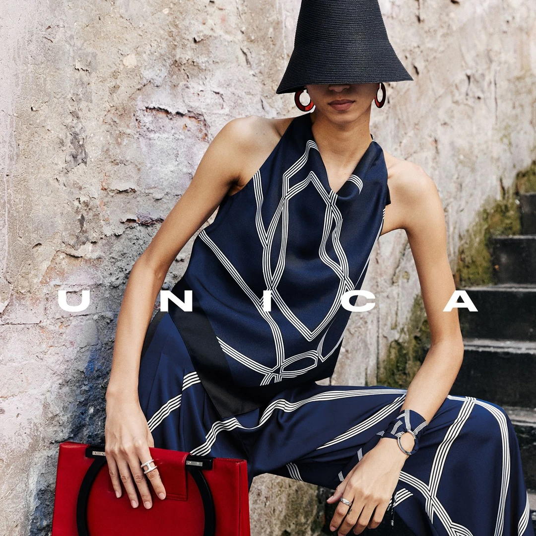 UNICA/缪斯气质_挂脖削肩荡领显瘦小马印花桑蚕丝飘逸感上衣