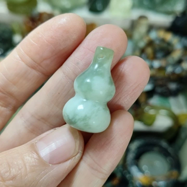 岫玉未镶嵌挂坠款式