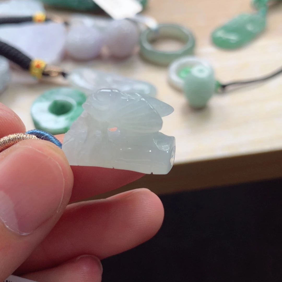 翡翠未镶嵌颈饰吊坠