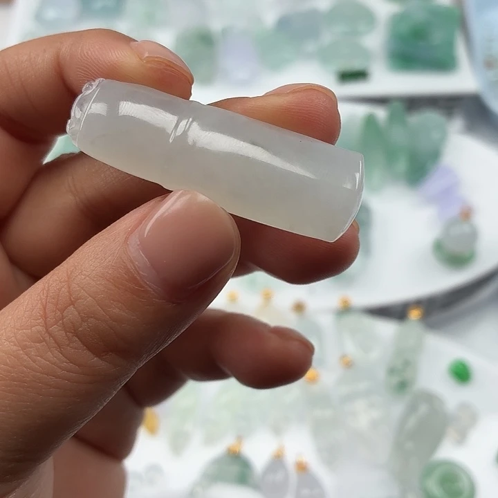 翡翠未镶嵌颈饰纯A