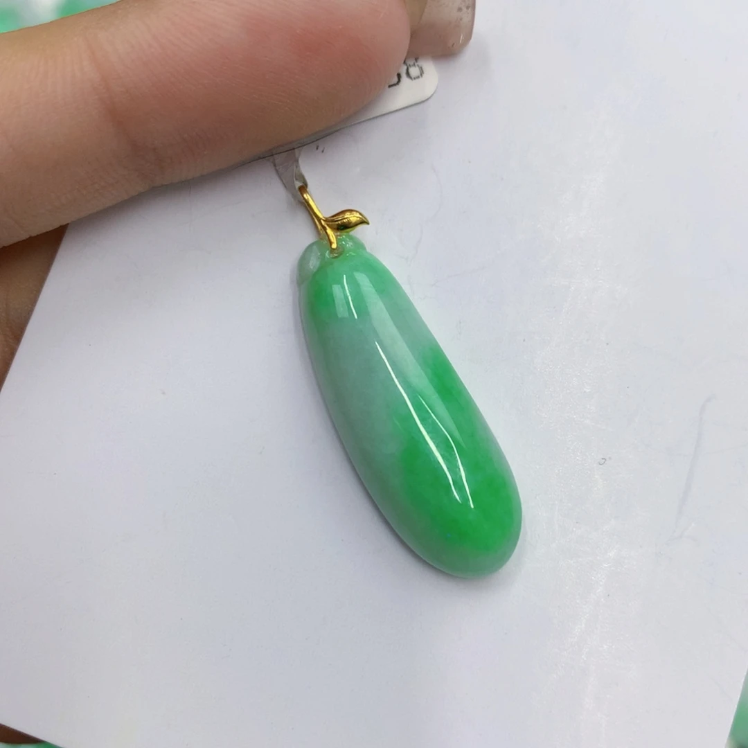 翡翠18K金镶嵌颈饰翡翠