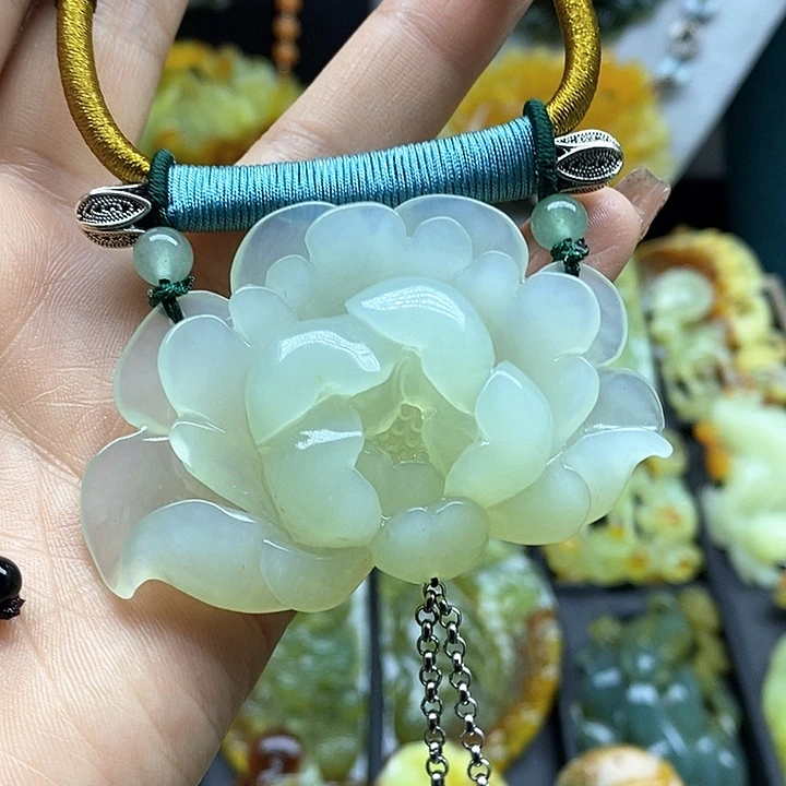 蛇纹石玉挂件未镶嵌