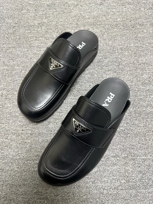 全新未使用 Prada/普拉达 40码 三角标男士勃肯半拖