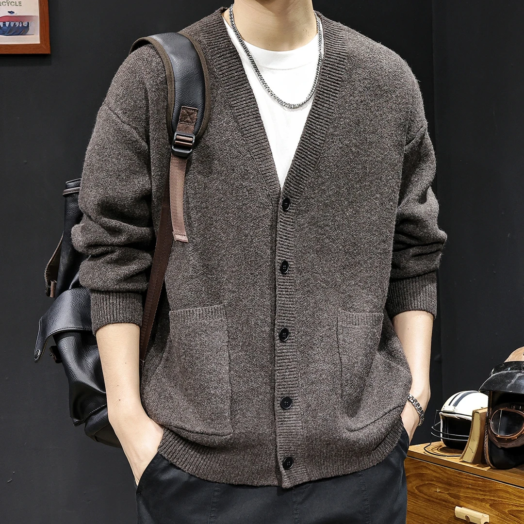秋冬新款V领排扣开衫毛衣男士2025高端潮牌宽松大码针织休闲外套