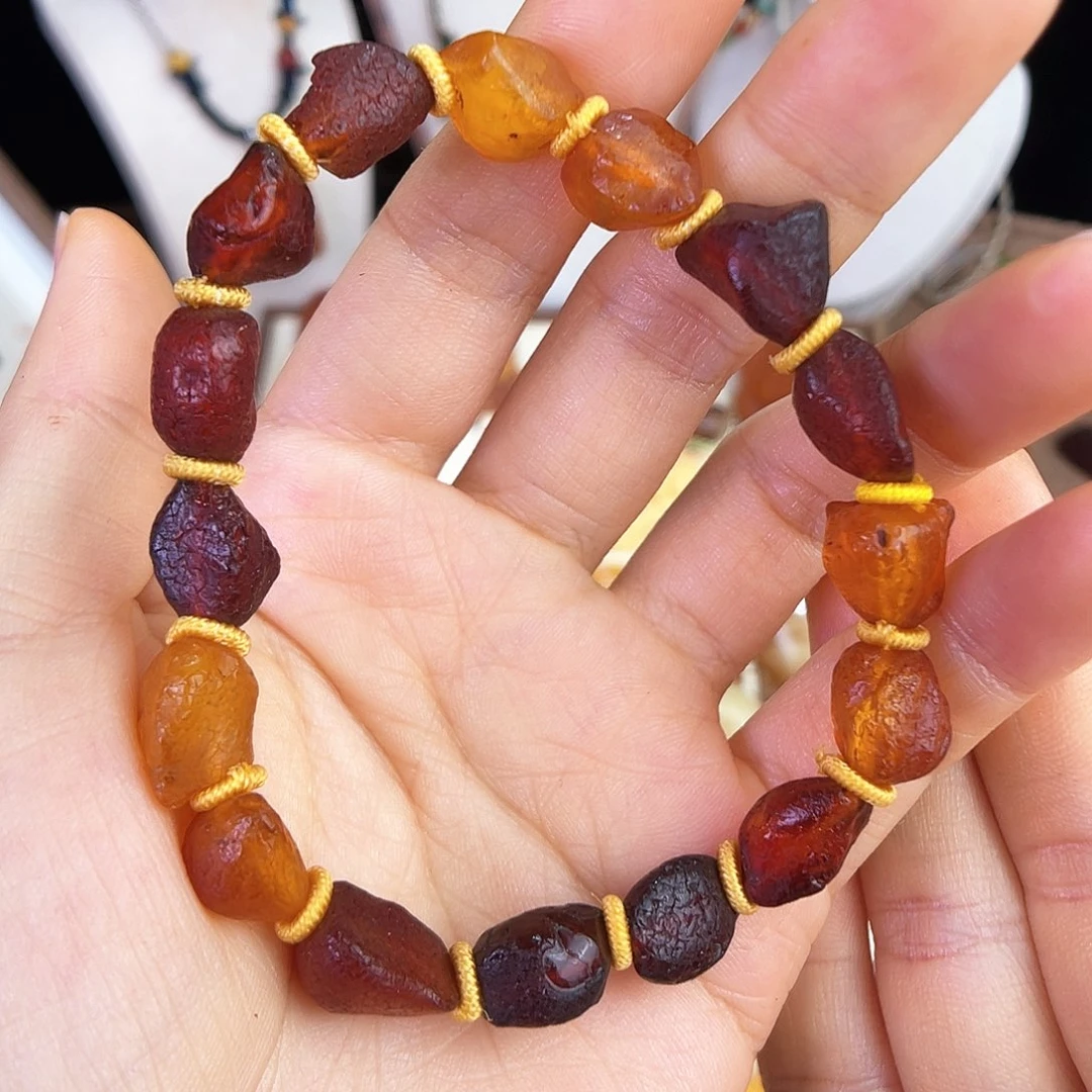 未镶嵌琥珀珠宝奇石。