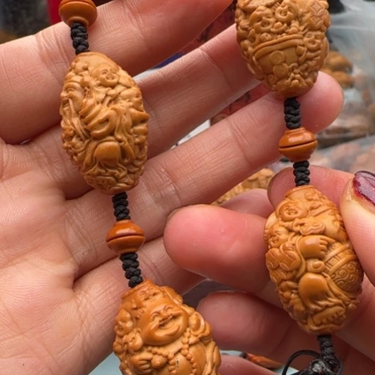 橄榄核手串雕刻工艺