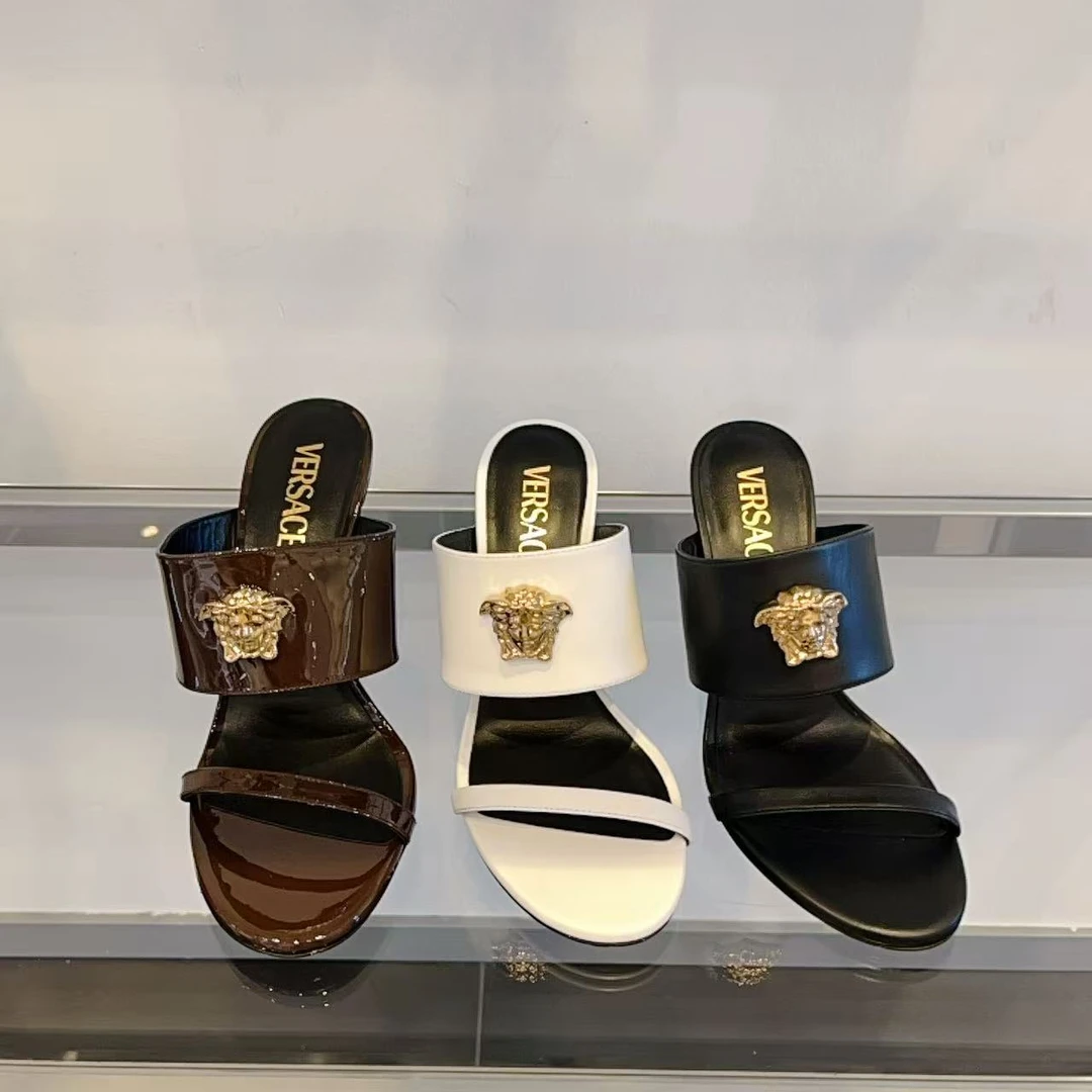 未使用 VERSACE/范思哲 女鞋美杜莎金扣粗高跟凉拖多色