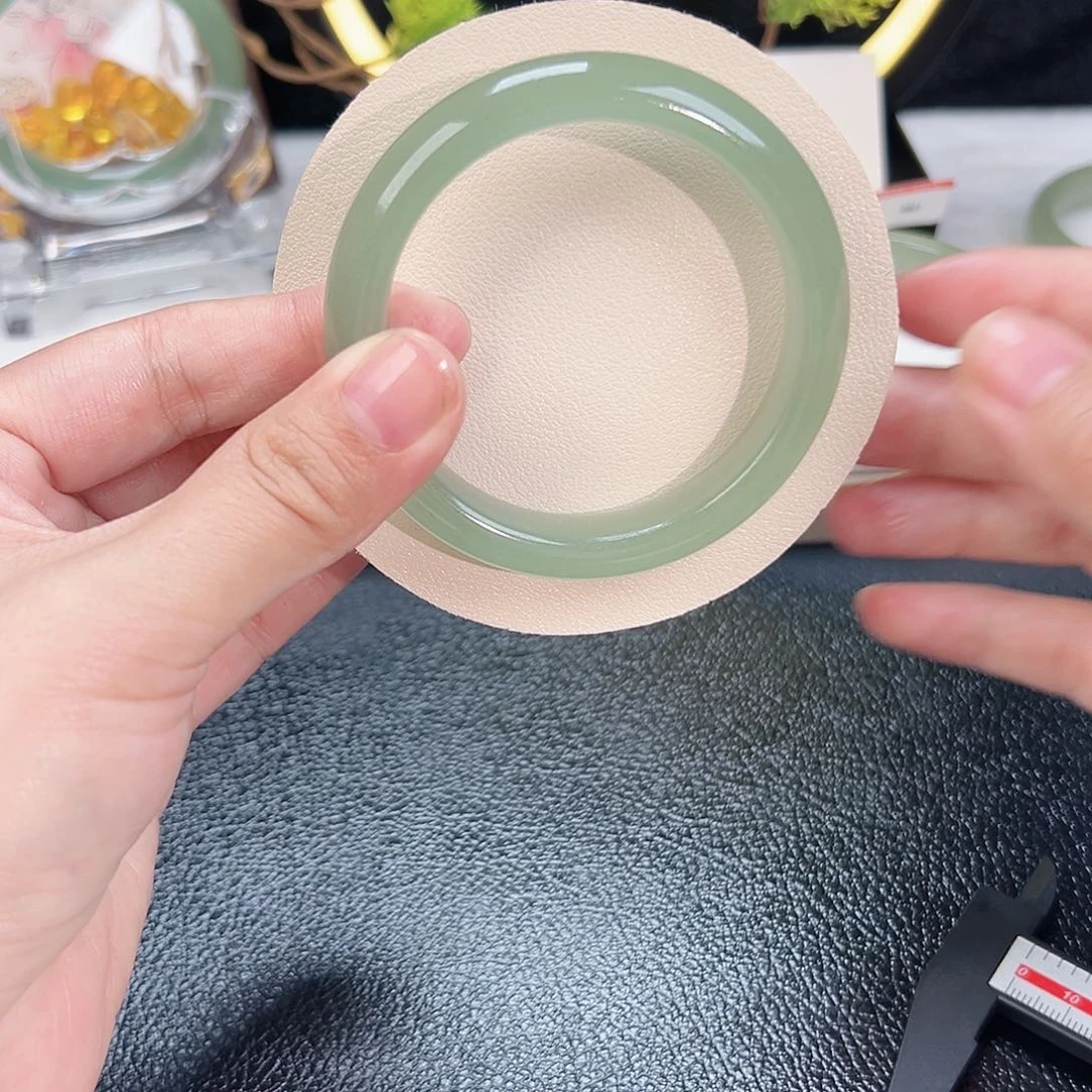 东陵石未镶嵌手镯