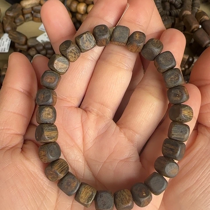 沉香手串张勺子多样性发货一条卡8-10克