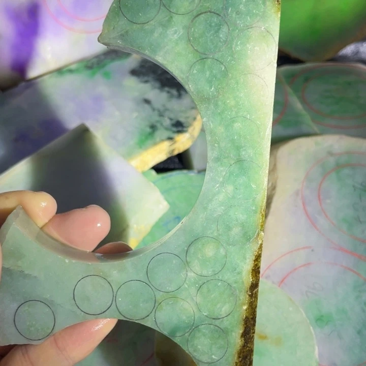 翡翠未镶嵌挂件片料