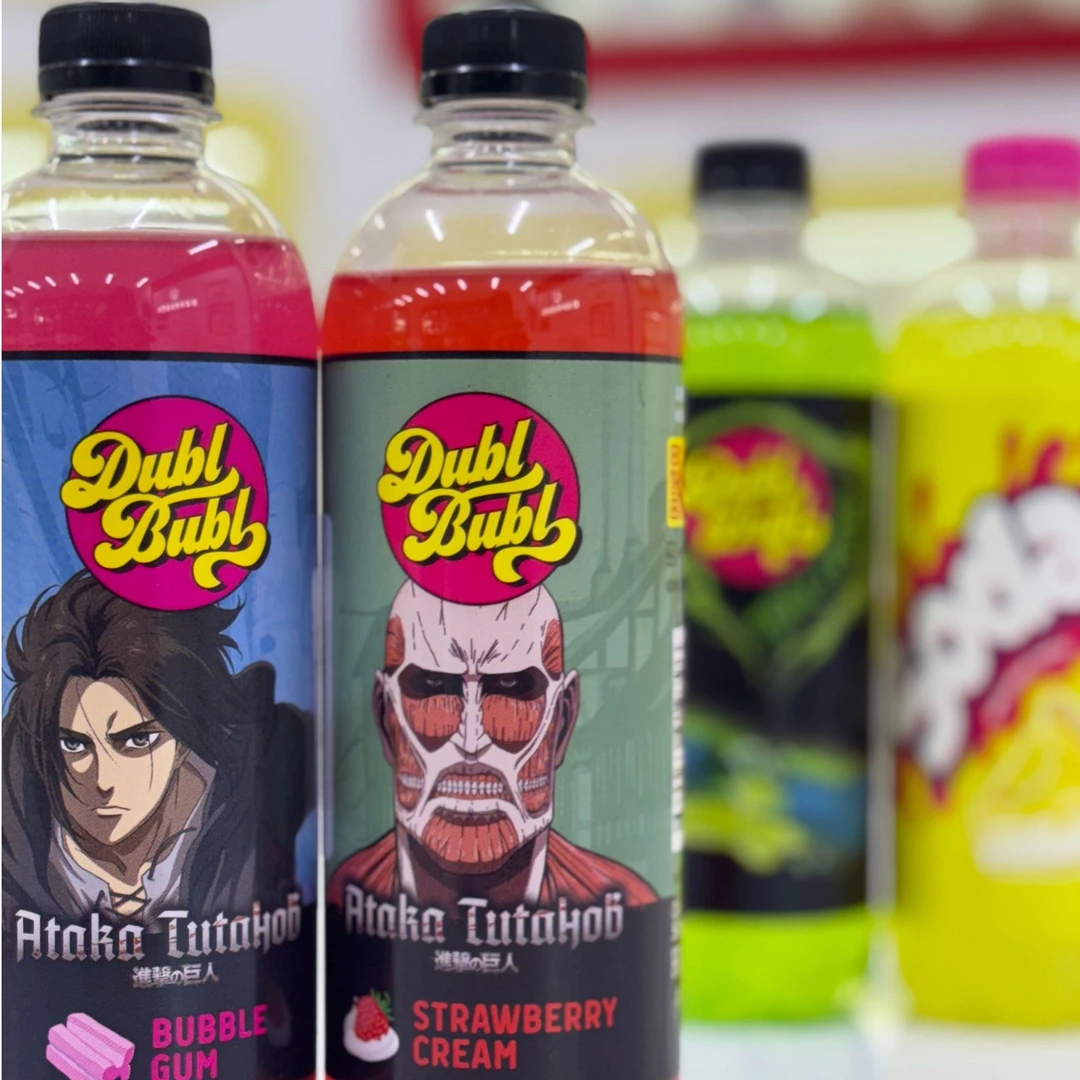 俄罗斯杜泊尔汽水动漫联名进击的巨人碳酸果味饮料500ml