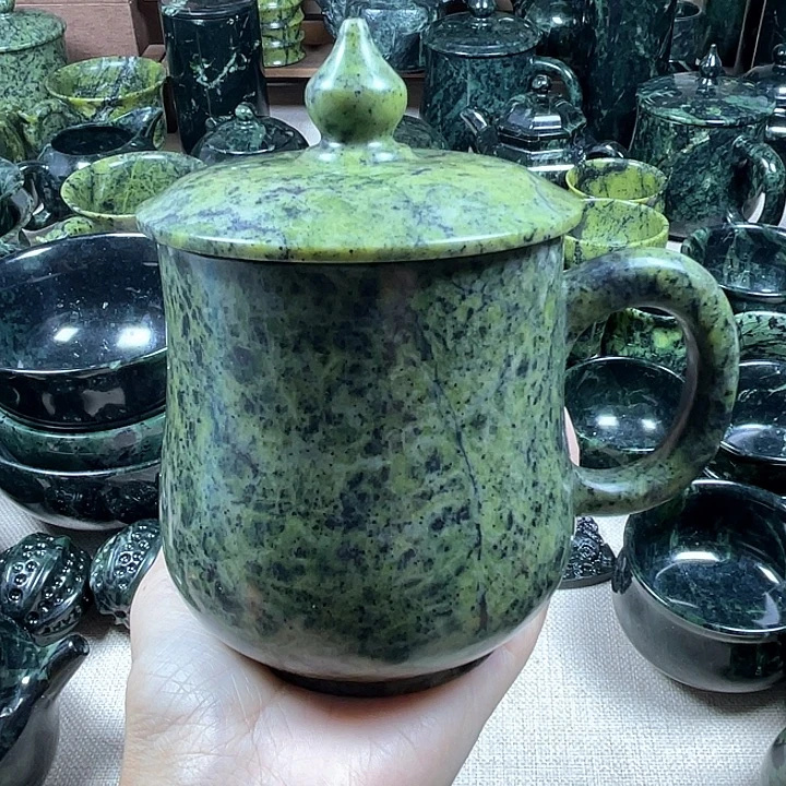 姐***蛇纹石玉未镶嵌天然藏石办公杯