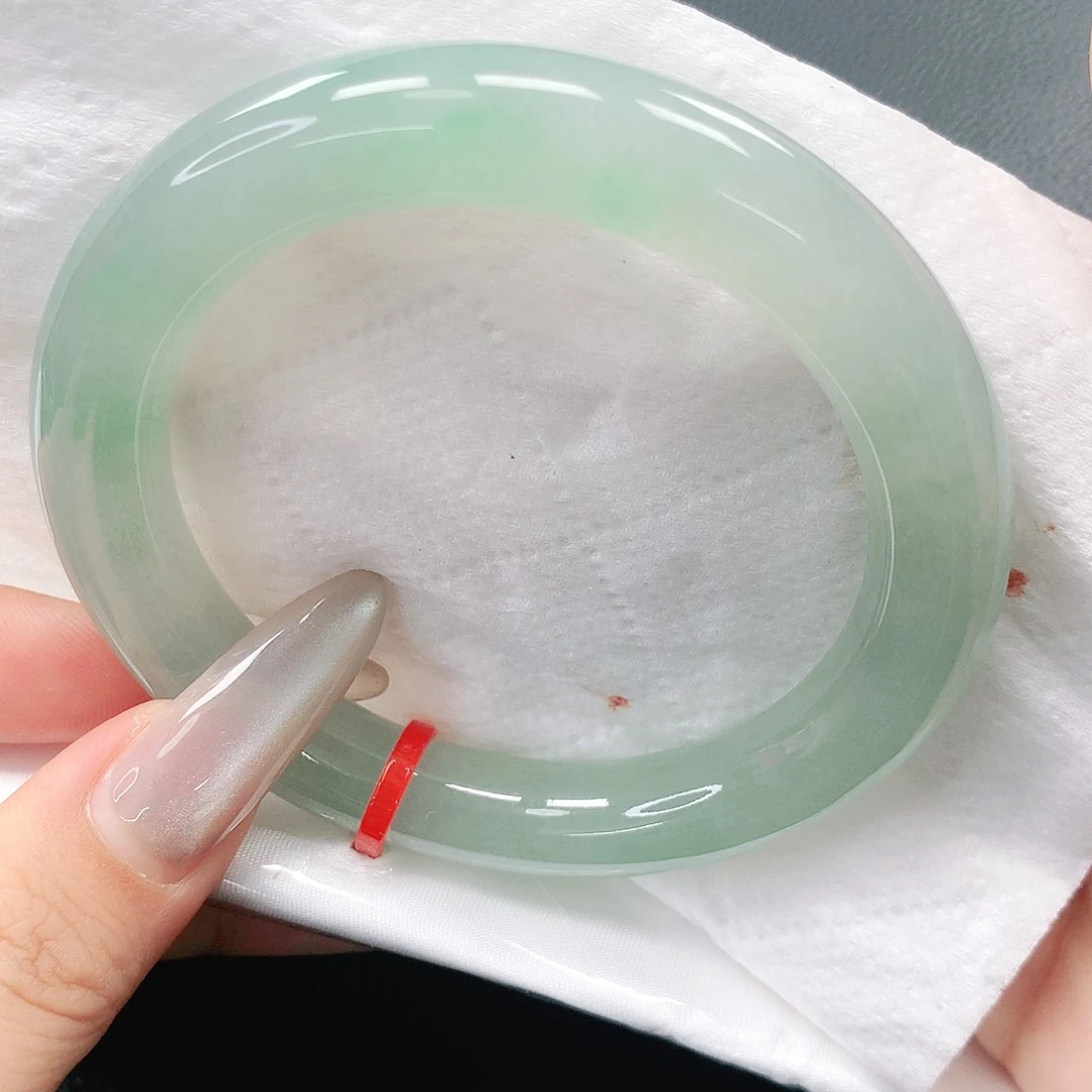 翡翠手镯未镶嵌56圈