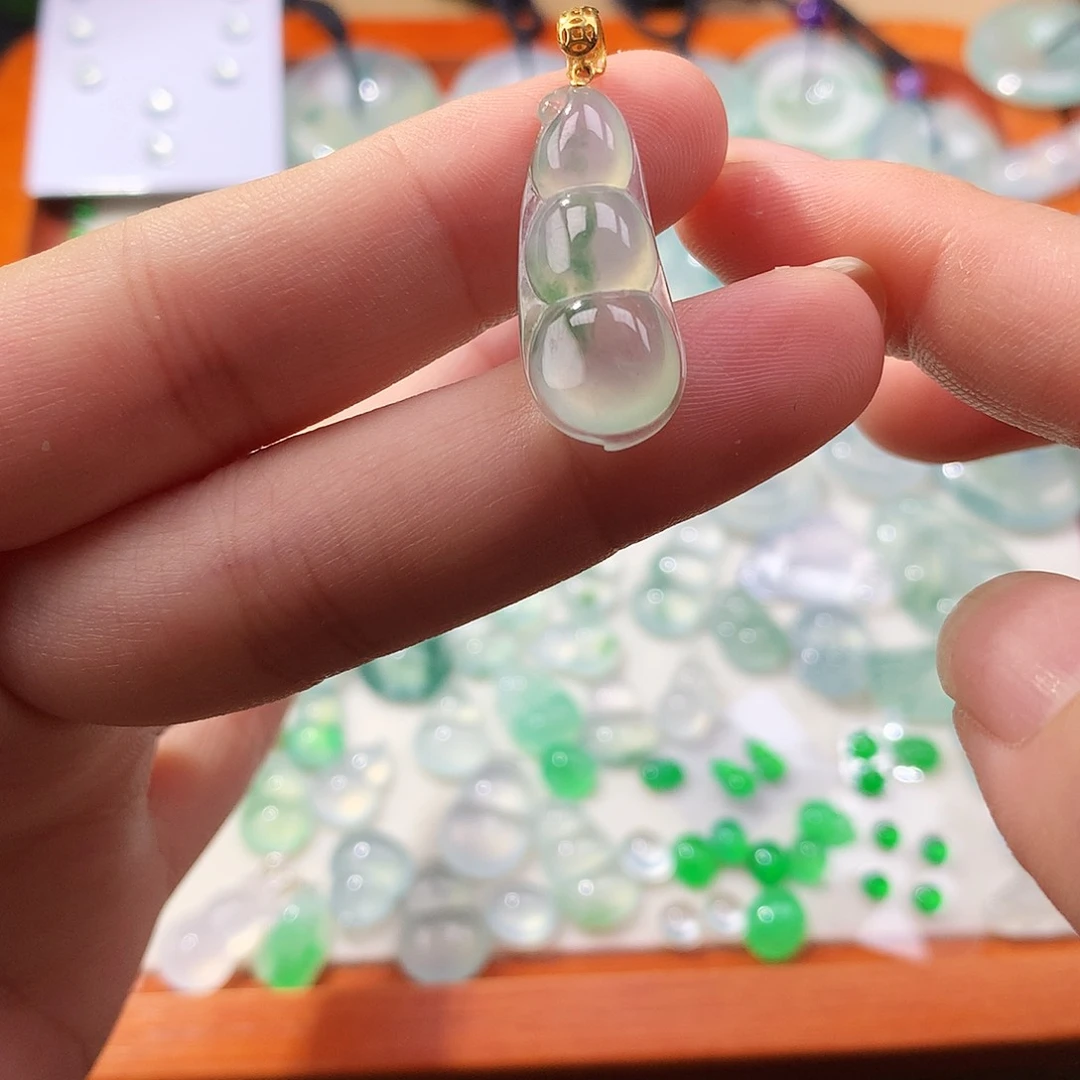 翡翠18K金镶嵌吊坠(不含链)豆子