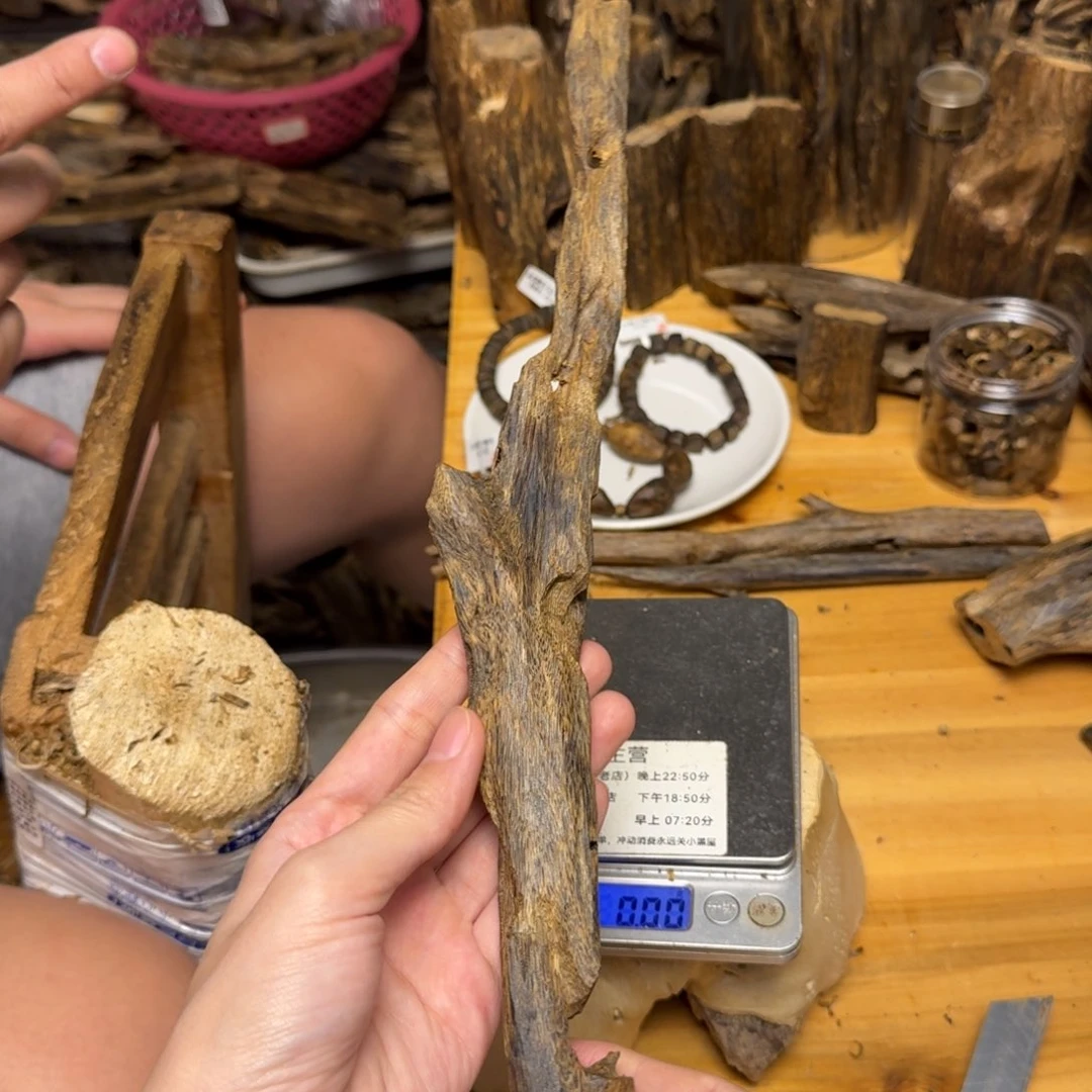 沉香碎屑沉香白棋块料60克