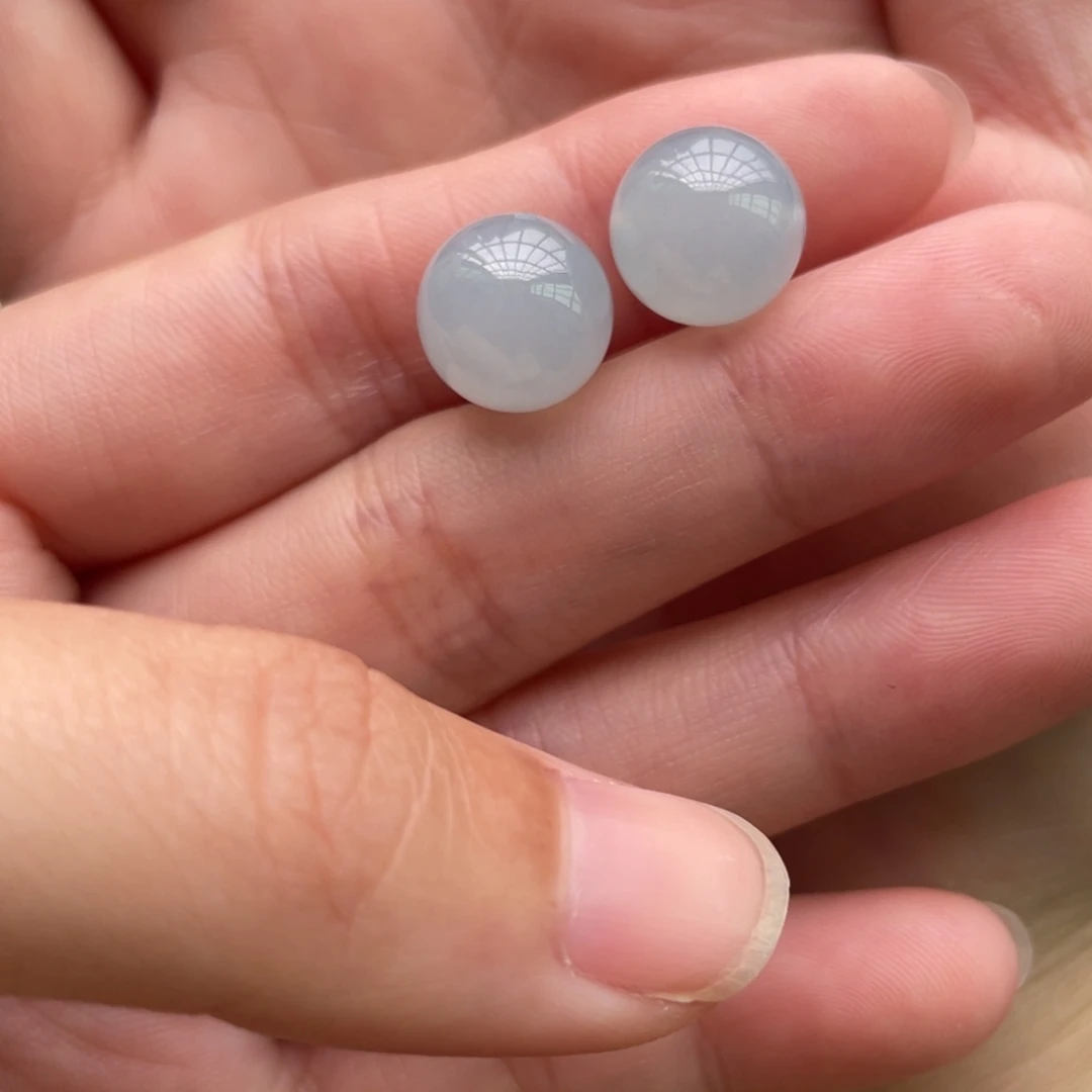 翡翠未镶嵌颈饰有**甜珠子一对