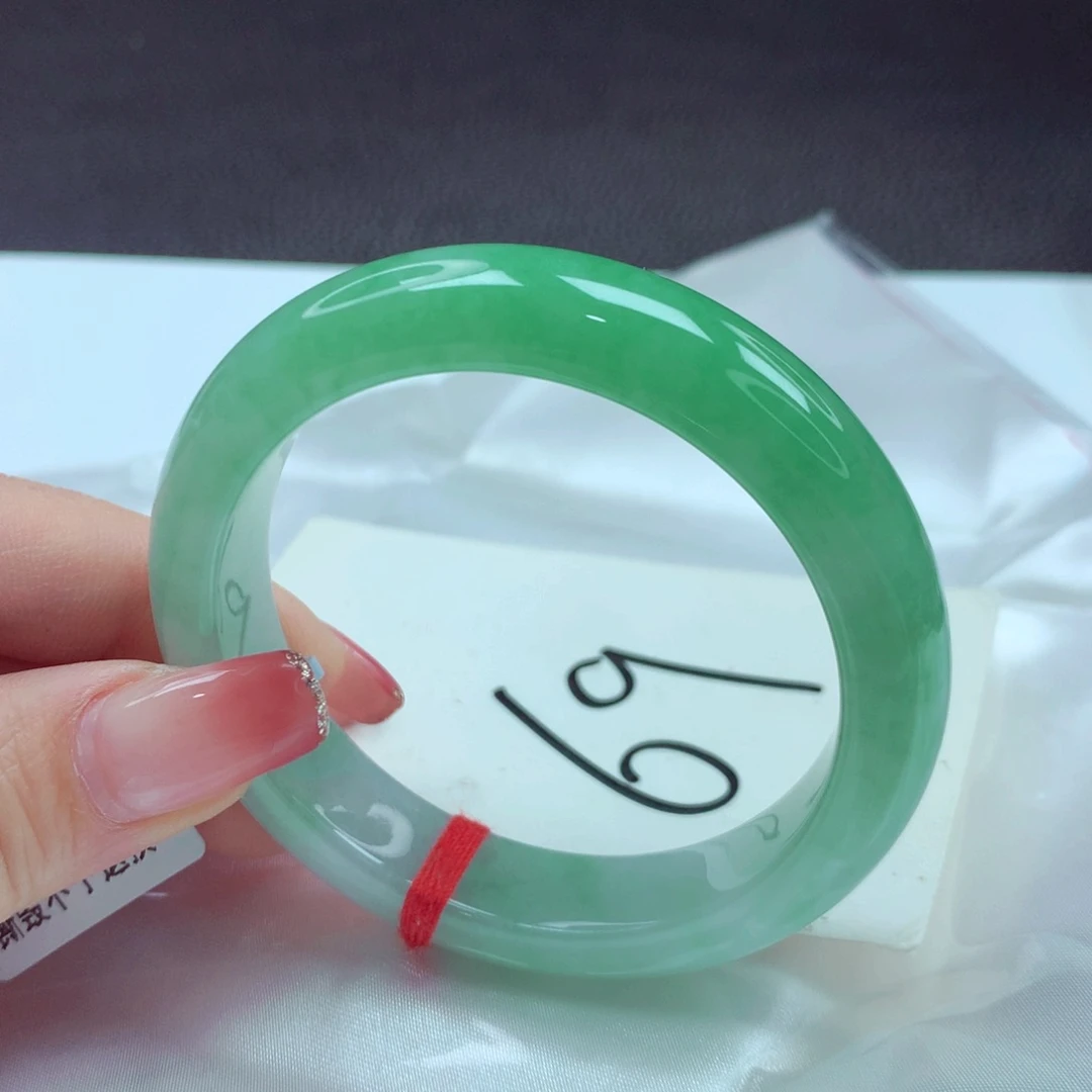 翡翠手镯未镶嵌手镯52