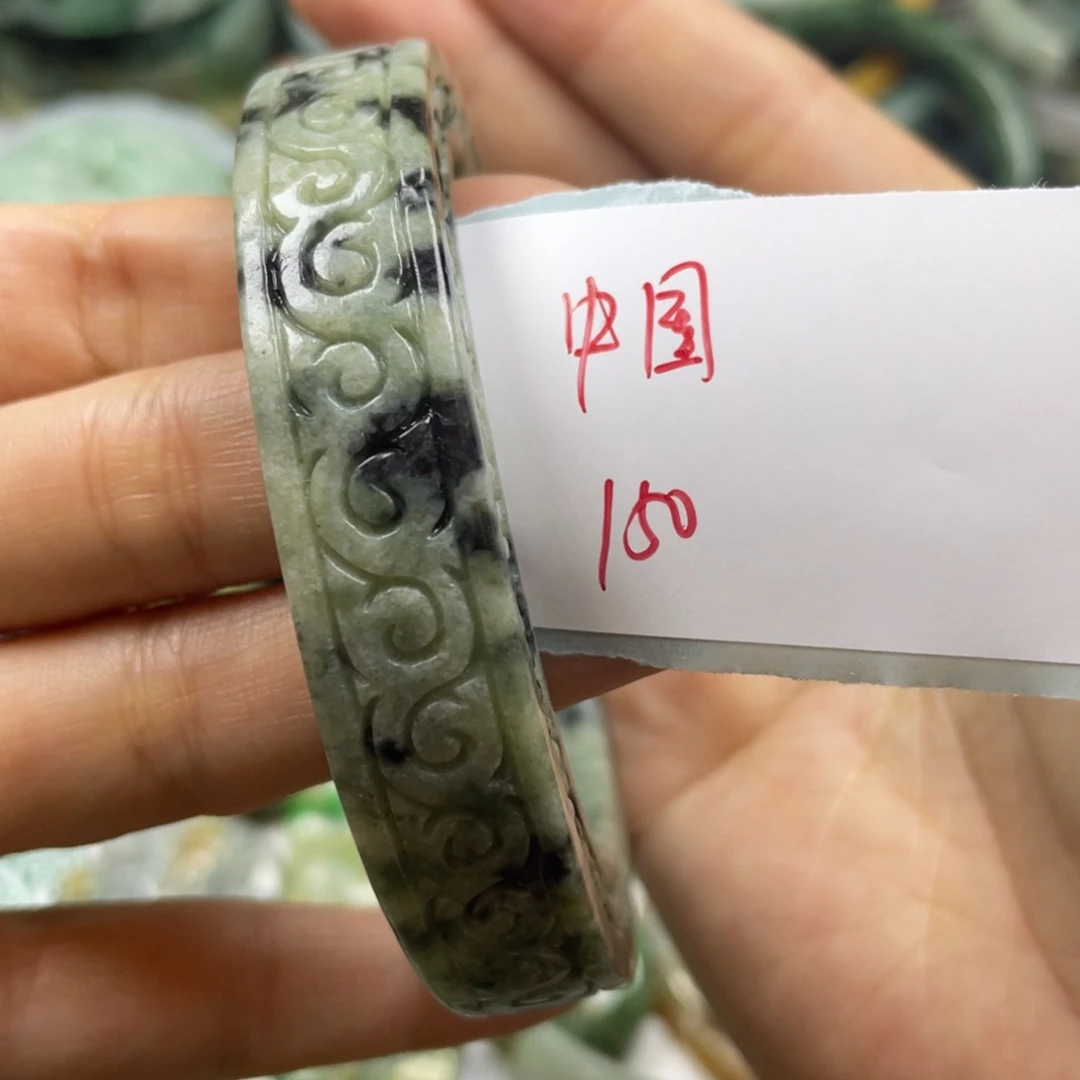 翡翠未镶嵌颈饰中*牌子