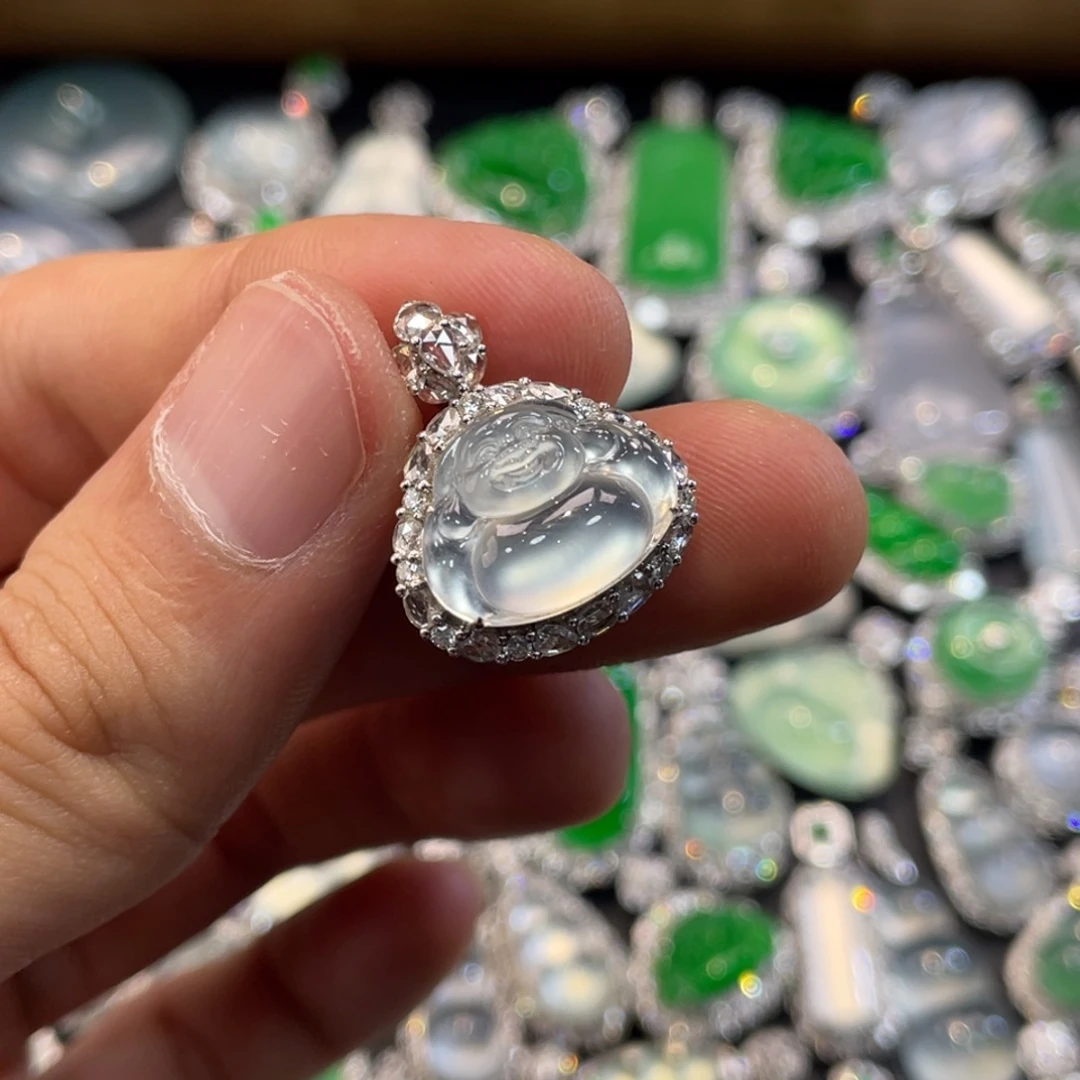 翡翠18K金镶嵌颈饰佛公