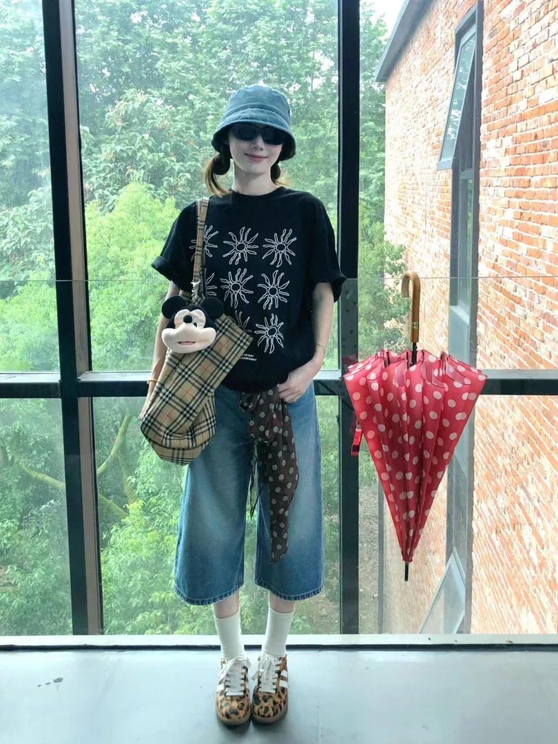 2025夏季新款百搭太阳花印花慵懒感短袖T恤女圆领韩系上衣牛仔裤