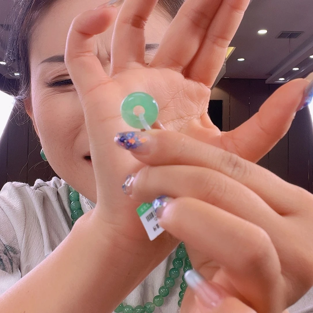 未镶嵌手镯石英质玉（非洲翠）