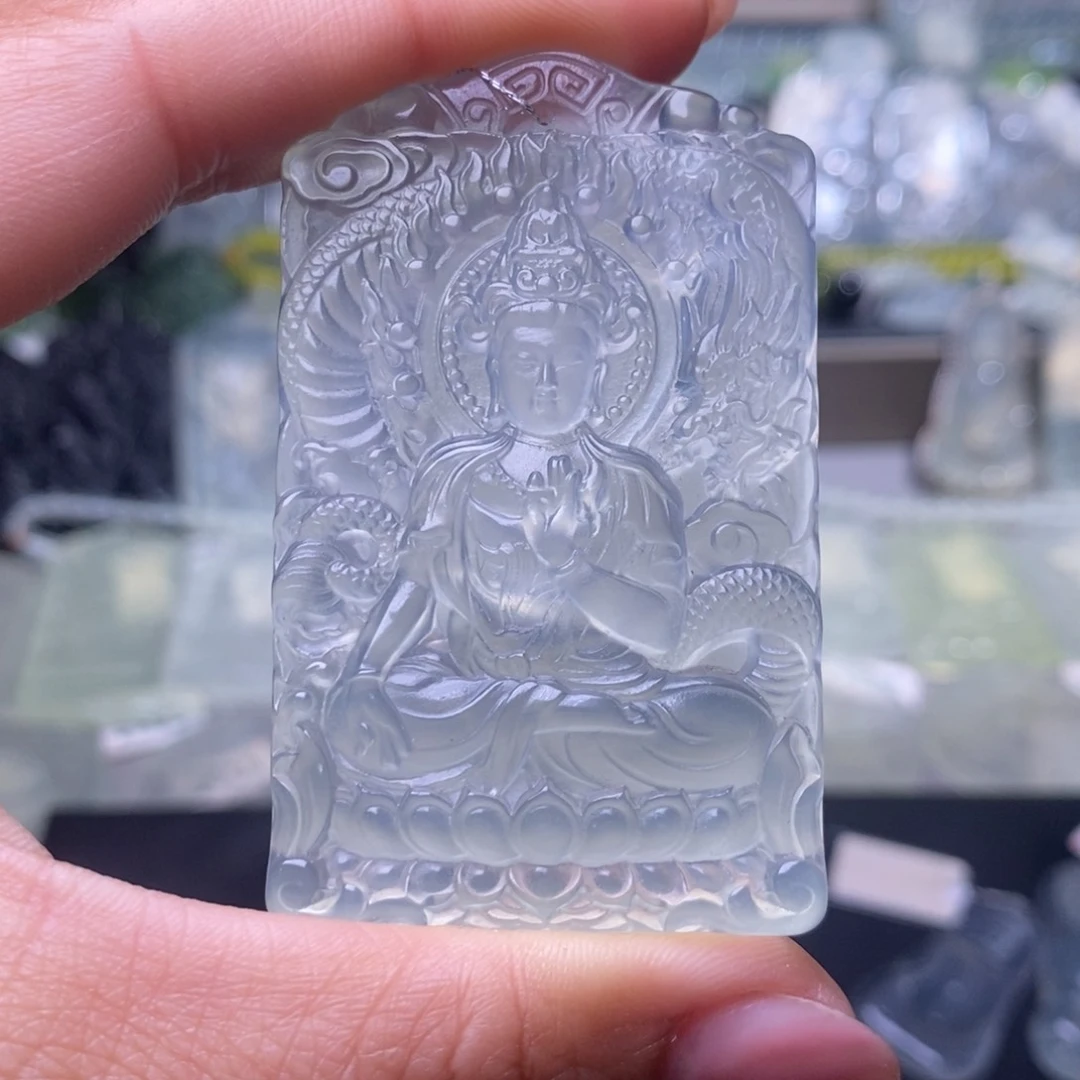 蛇纹石玉颈饰未镶嵌普**山，