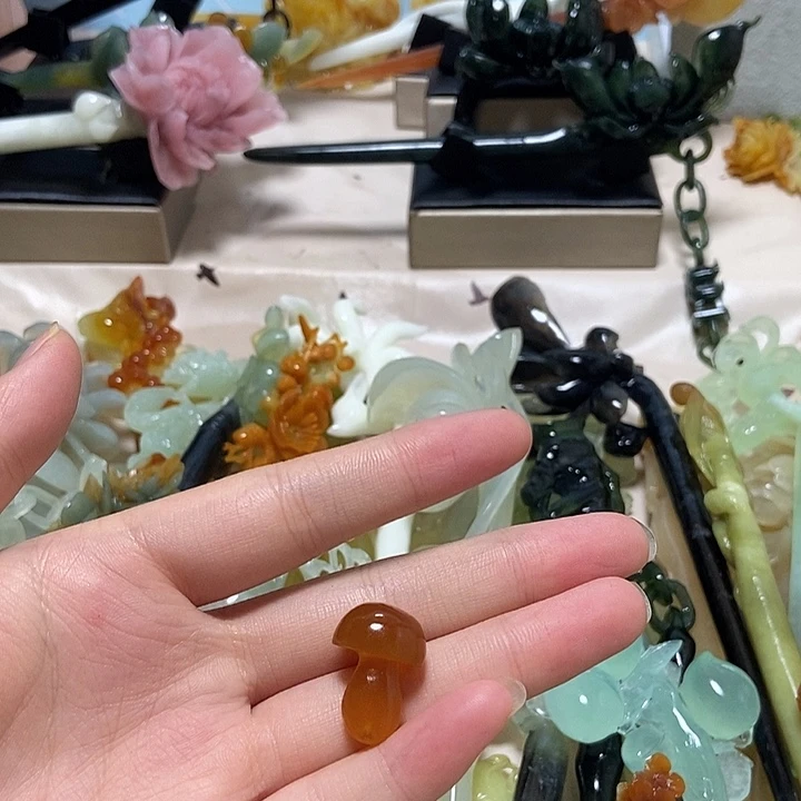 A***奶蛇纹石玉未镶嵌发簪