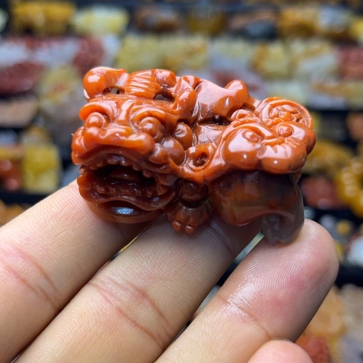 未镶嵌石英质玉（黄龙玉）颈饰