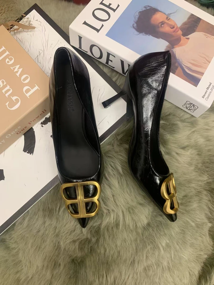 设计感金属扣尖头浅口单鞋女2025新款百搭气质通勤工作鞋