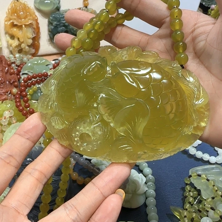 未镶嵌蛇纹石玉吊坠