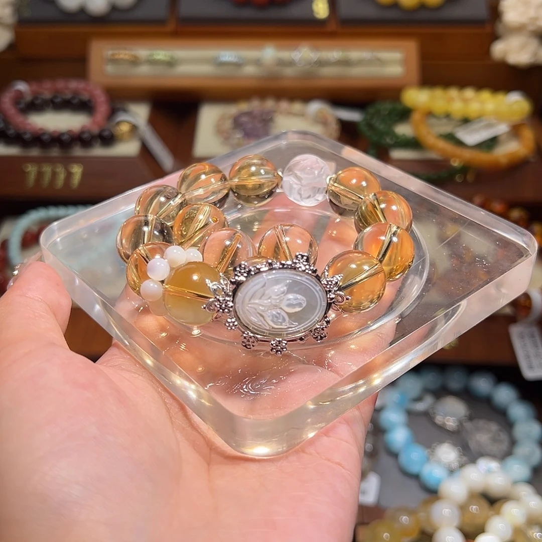 水晶手串未镶嵌上****?