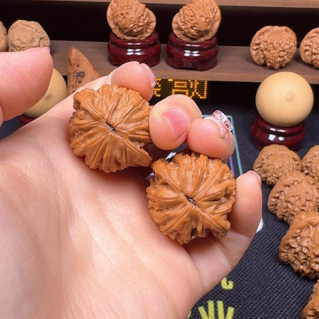 文玩核桃吊坠青****。33磨盘