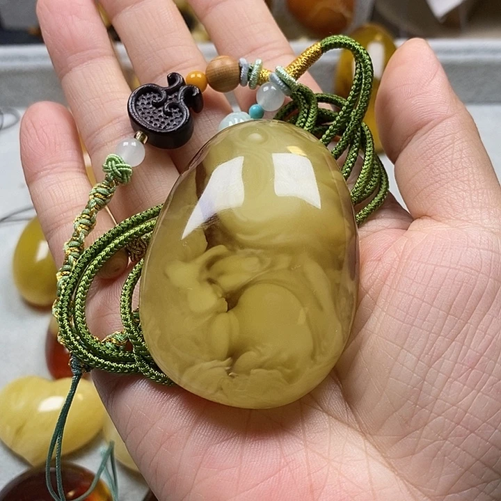 天***涯未镶嵌琥珀裸石琥珀蜜蜡意境吊坠