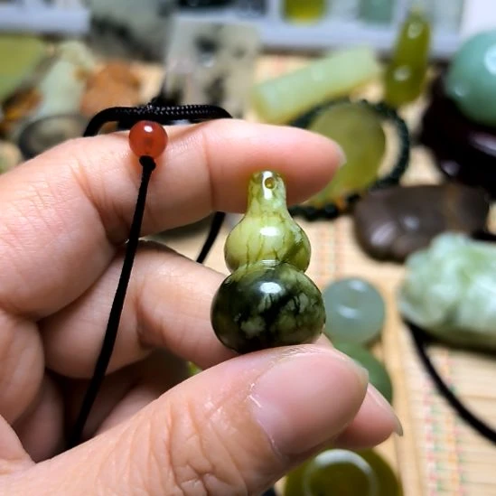 未镶嵌蛇纹石玉颈饰