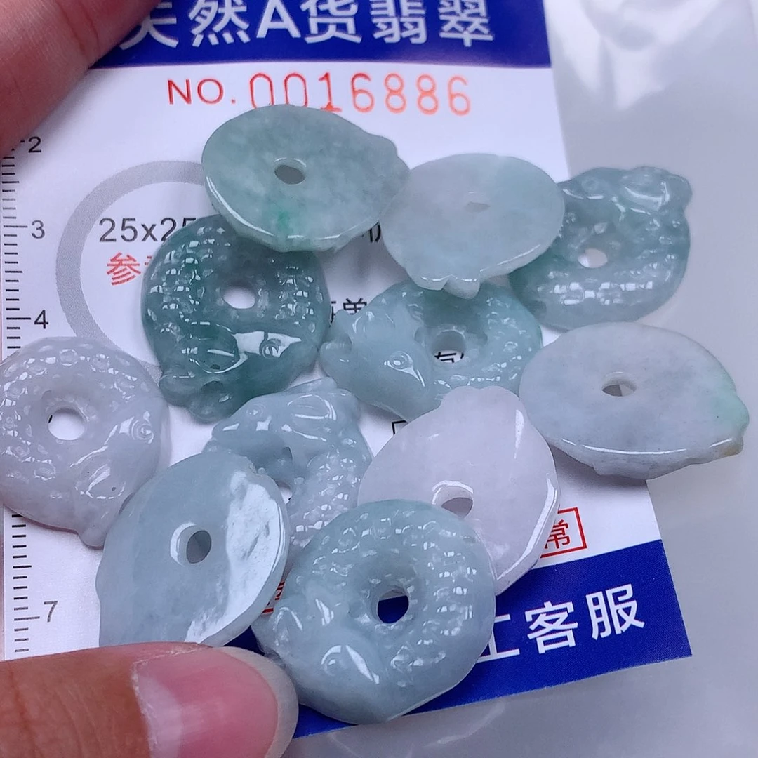 翡翠未镶嵌吊坠(赠链)L**a