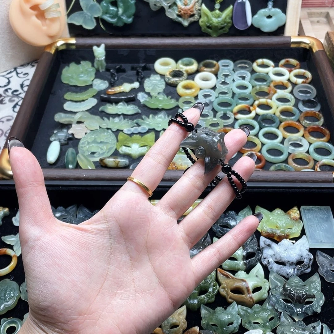 蛇纹石玉未镶嵌颈饰福利手链