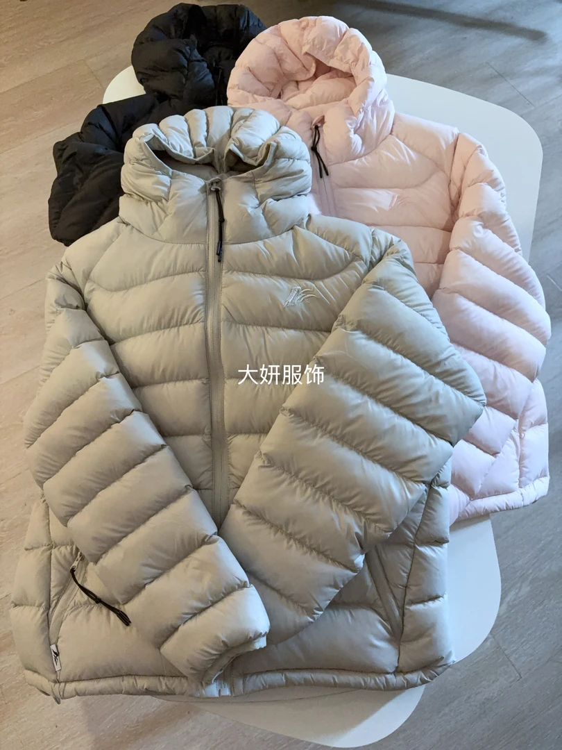 排骨羽绒服。薄款无胆直充！90鸭绒纯色秋冬连帽羽绒服8802