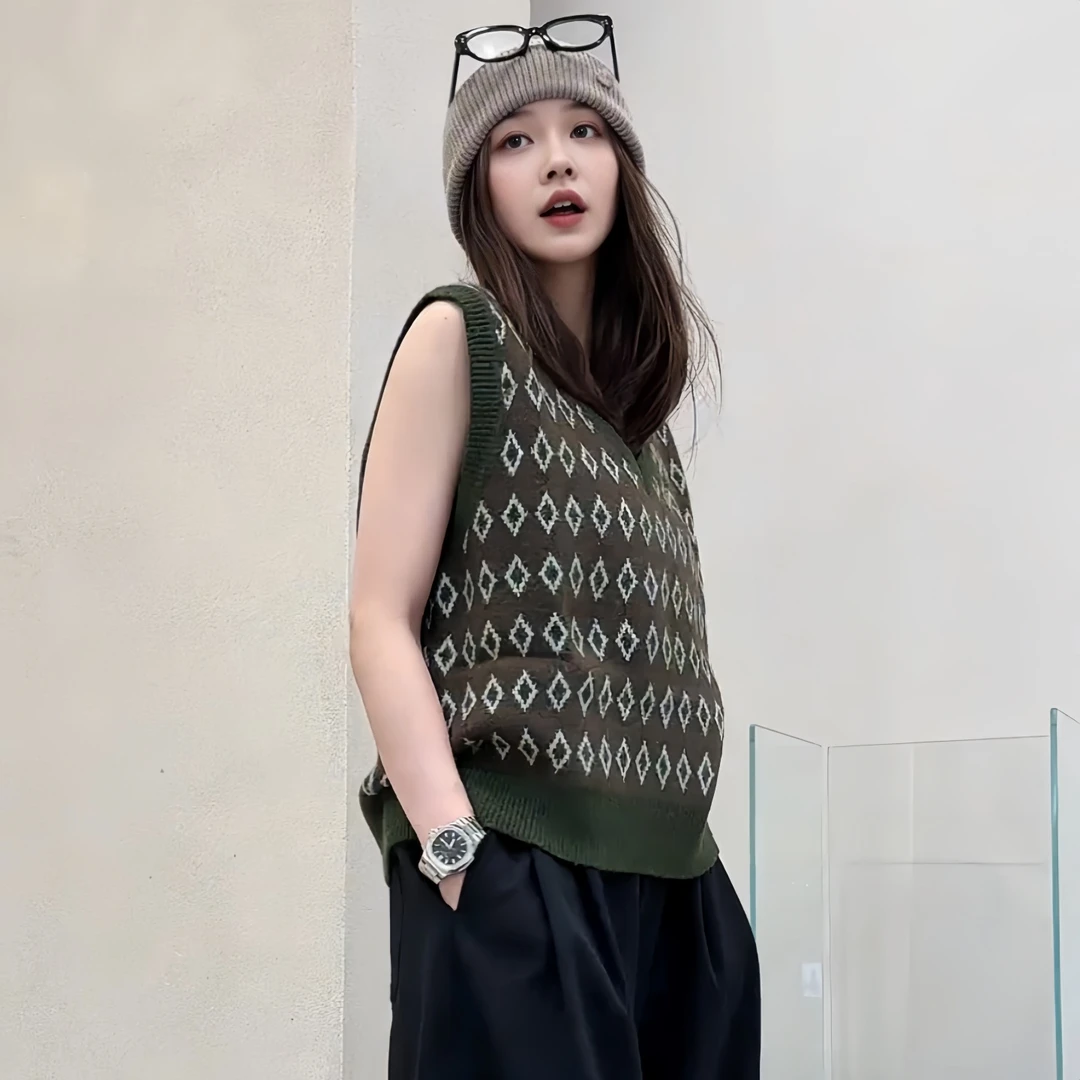 复古菱格女士针织马甲2025冬季大码胖MM百搭显瘦绿色V领无袖上衣