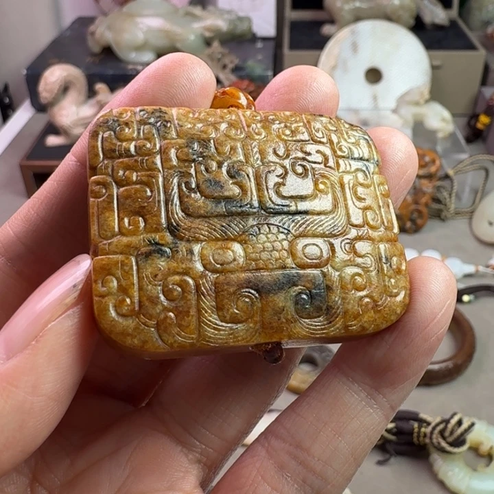 y***f和田玉（糖玉）未镶嵌颈饰