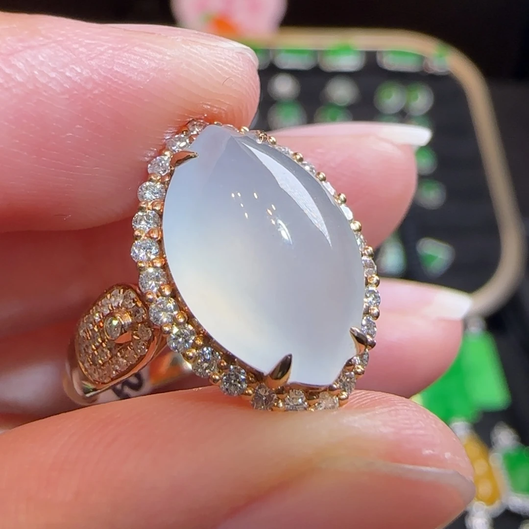 翡翠18K金镶嵌颈饰戒指