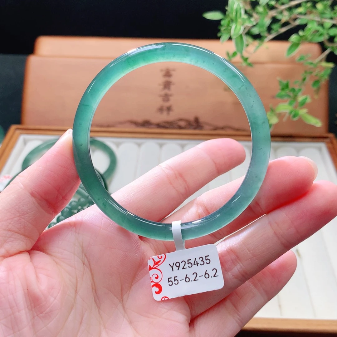 未镶嵌手镯（圆镯）翡翠