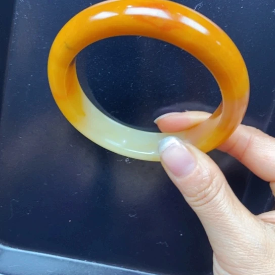 石英质玉（黄龙玉）未镶嵌颈饰