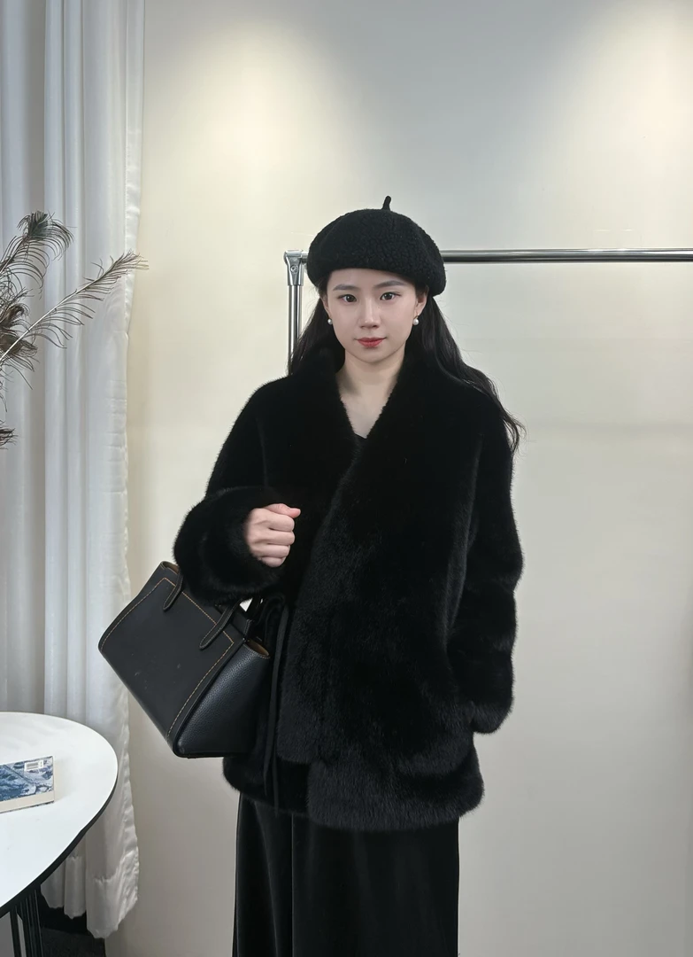 【冬天故事】2025年新款时尚氛围感气质轻奢百搭设计师毛绒外套